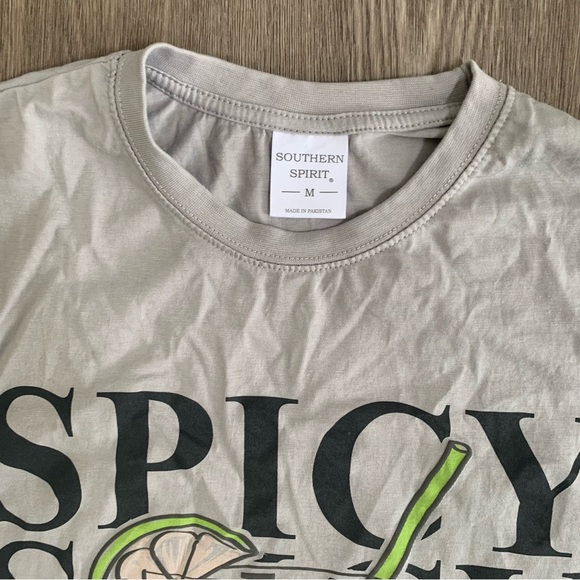 NWOT Southern Spirit Spivey T-shirt - Picture 4 of 4